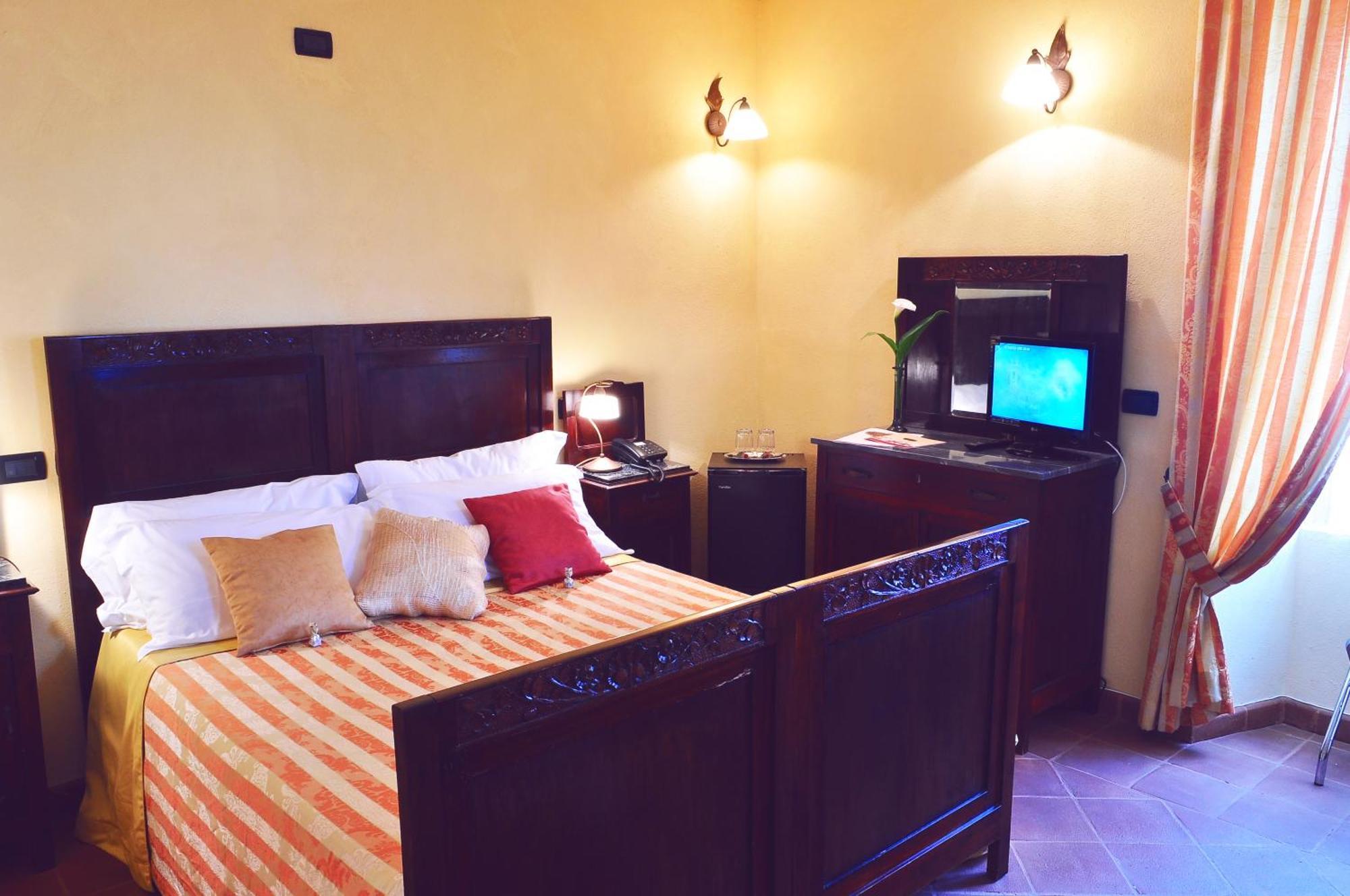 La Foresteria Del Castello - Wellness Hotel In Dimora Storica CastellʼAlfero Стая снимка