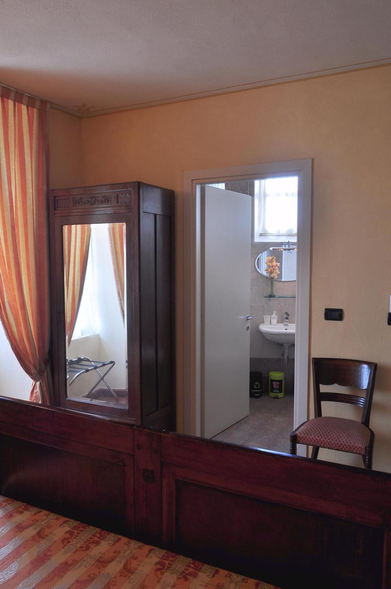 La Foresteria Del Castello - Wellness Hotel In Dimora Storica CastellʼAlfero Стая снимка