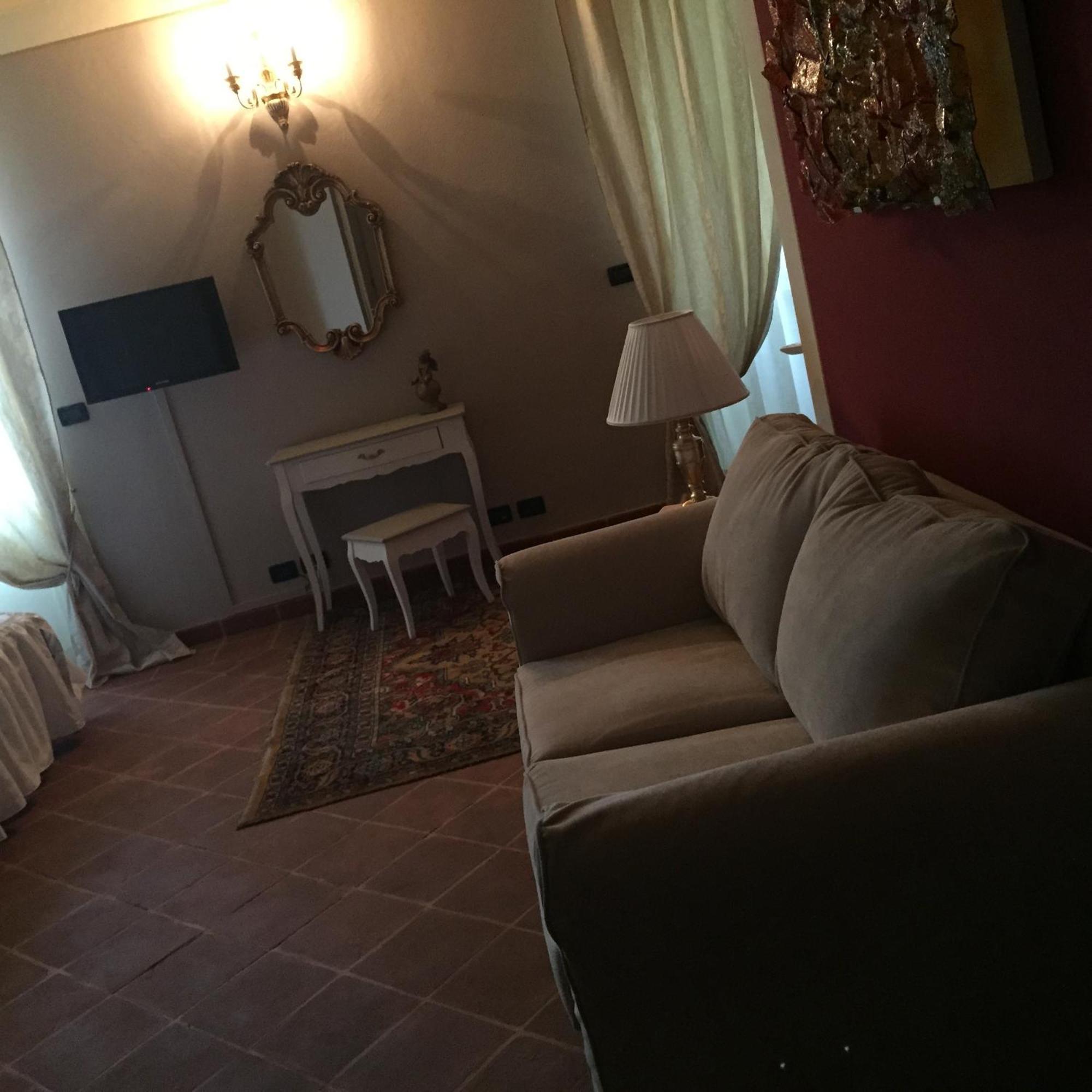 La Foresteria Del Castello - Wellness Hotel In Dimora Storica CastellʼAlfero Стая снимка