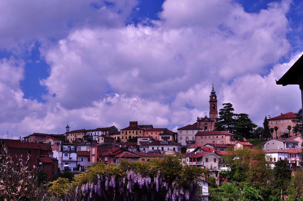 La Foresteria Del Castello - Wellness Hotel In Dimora Storica CastellʼAlfero Екстериор снимка