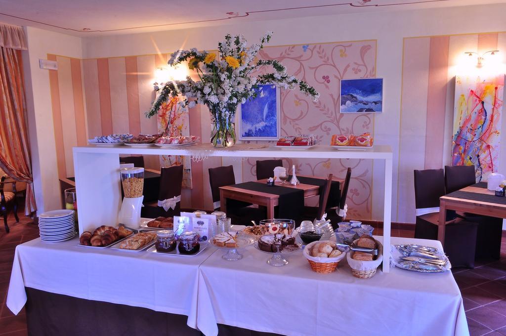 La Foresteria Del Castello - Wellness Hotel In Dimora Storica CastellʼAlfero Екстериор снимка