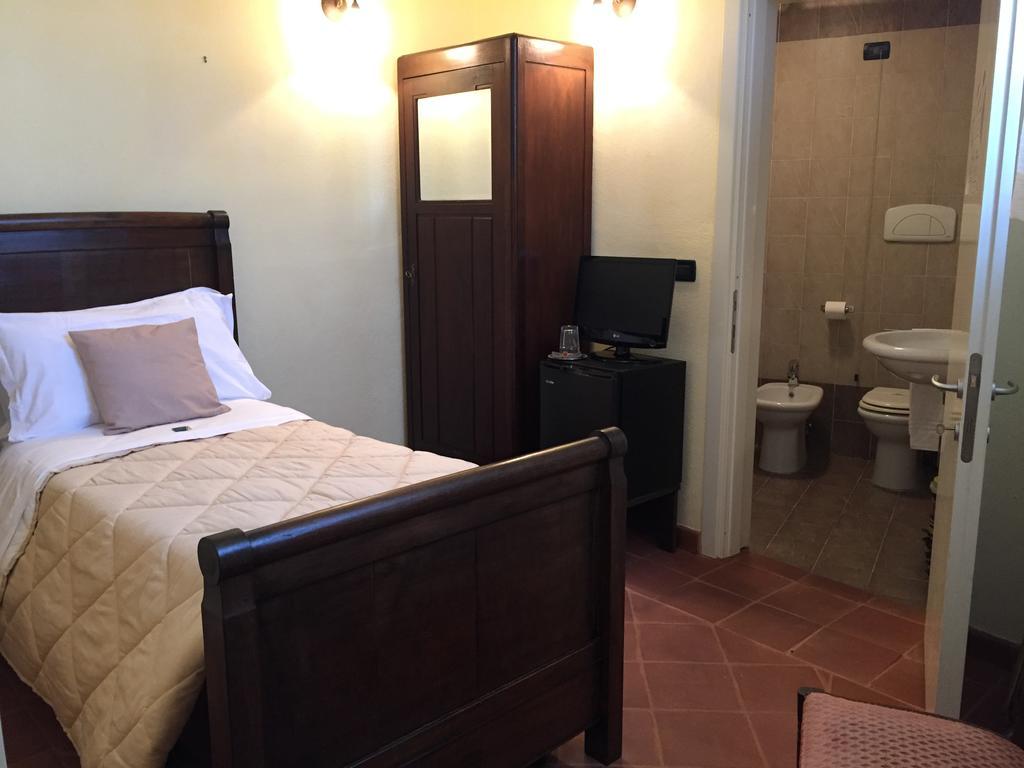 La Foresteria Del Castello - Wellness Hotel In Dimora Storica CastellʼAlfero Екстериор снимка