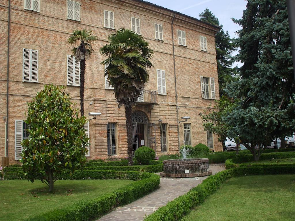 La Foresteria Del Castello - Wellness Hotel In Dimora Storica CastellʼAlfero Екстериор снимка