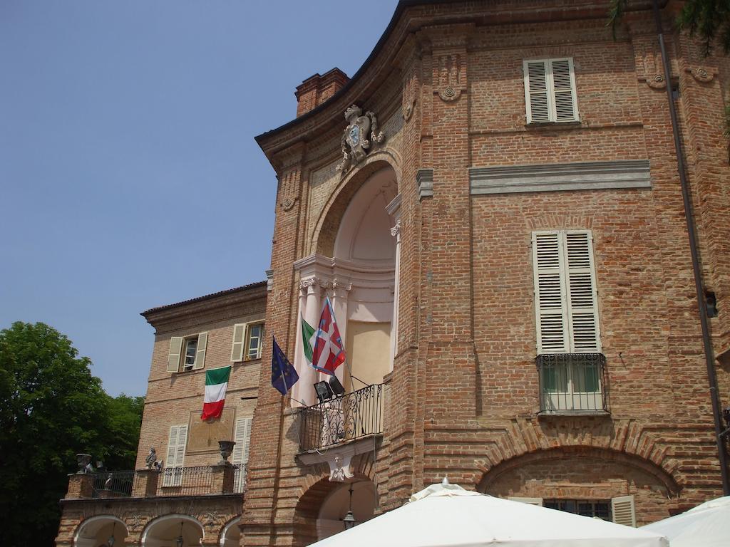 La Foresteria Del Castello - Wellness Hotel In Dimora Storica CastellʼAlfero Екстериор снимка