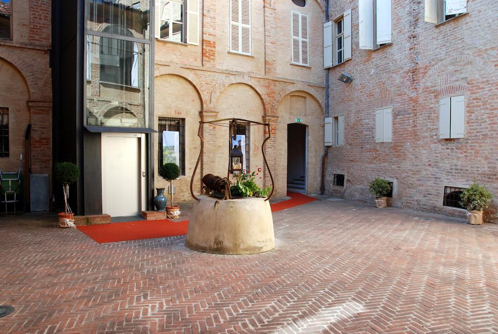 La Foresteria Del Castello - Wellness Hotel In Dimora Storica CastellʼAlfero Екстериор снимка