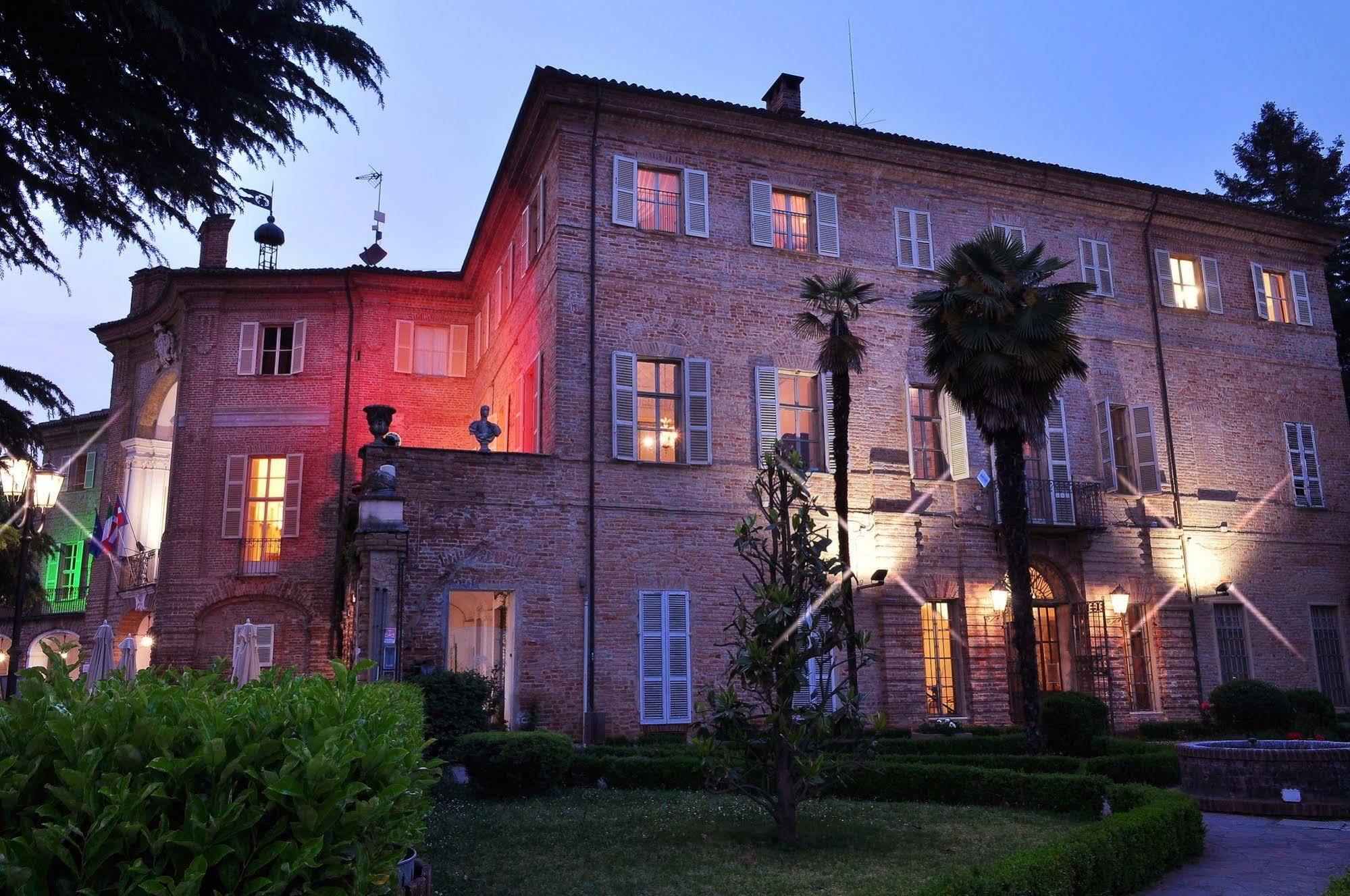 La Foresteria Del Castello - Wellness Hotel In Dimora Storica CastellʼAlfero Екстериор снимка