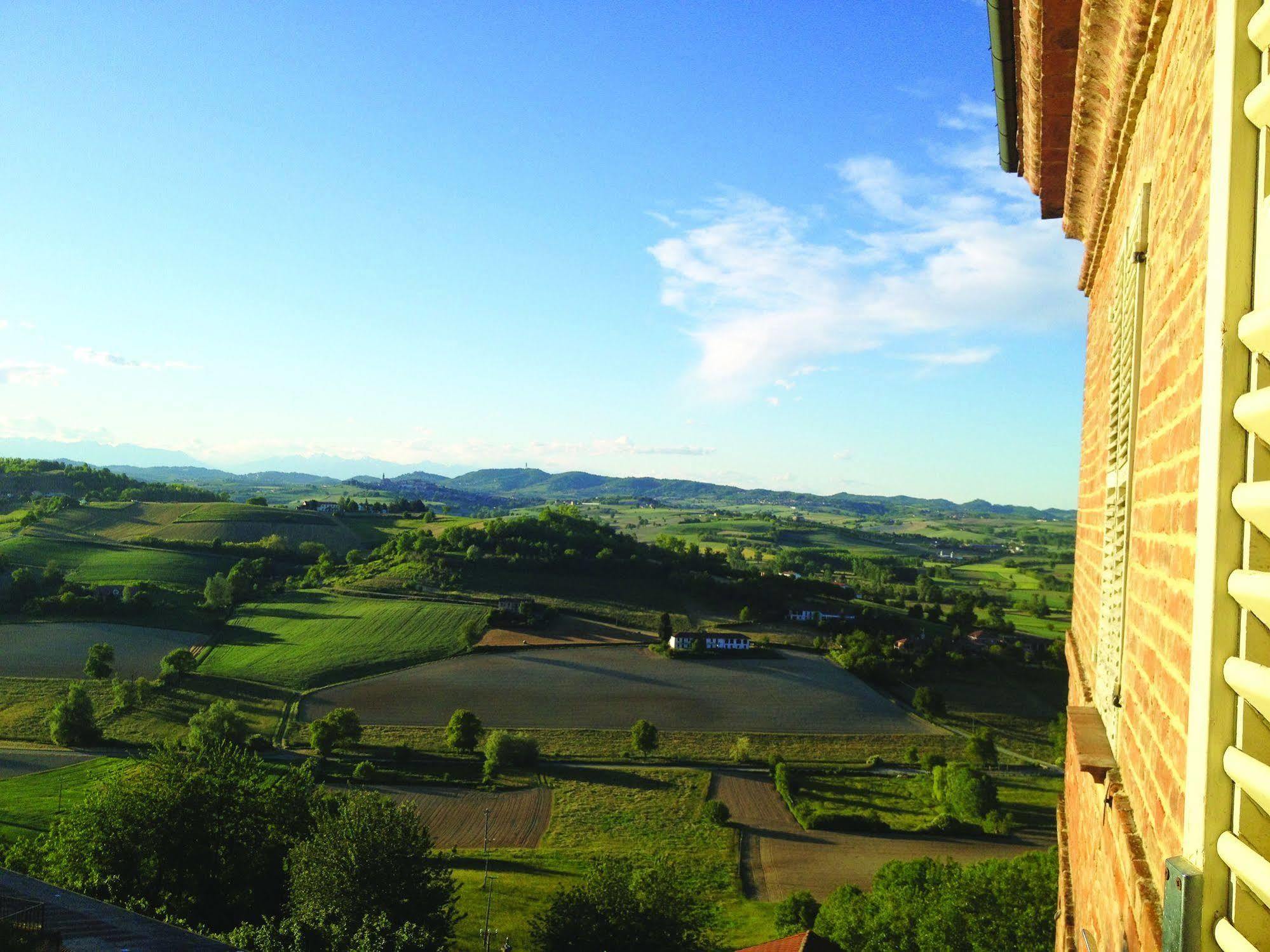 La Foresteria Del Castello - Wellness Hotel In Dimora Storica CastellʼAlfero Екстериор снимка