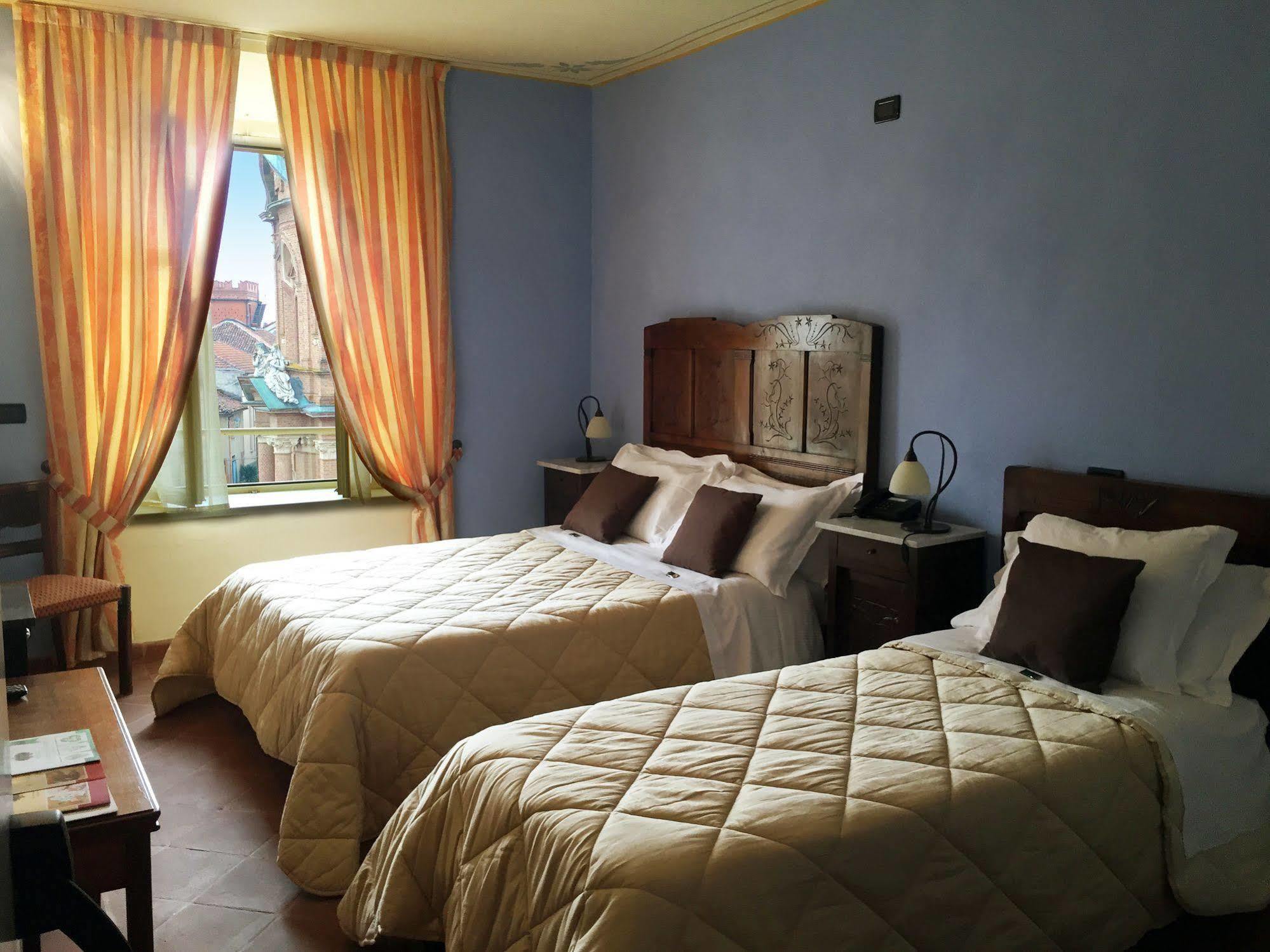 La Foresteria Del Castello - Wellness Hotel In Dimora Storica CastellʼAlfero Екстериор снимка