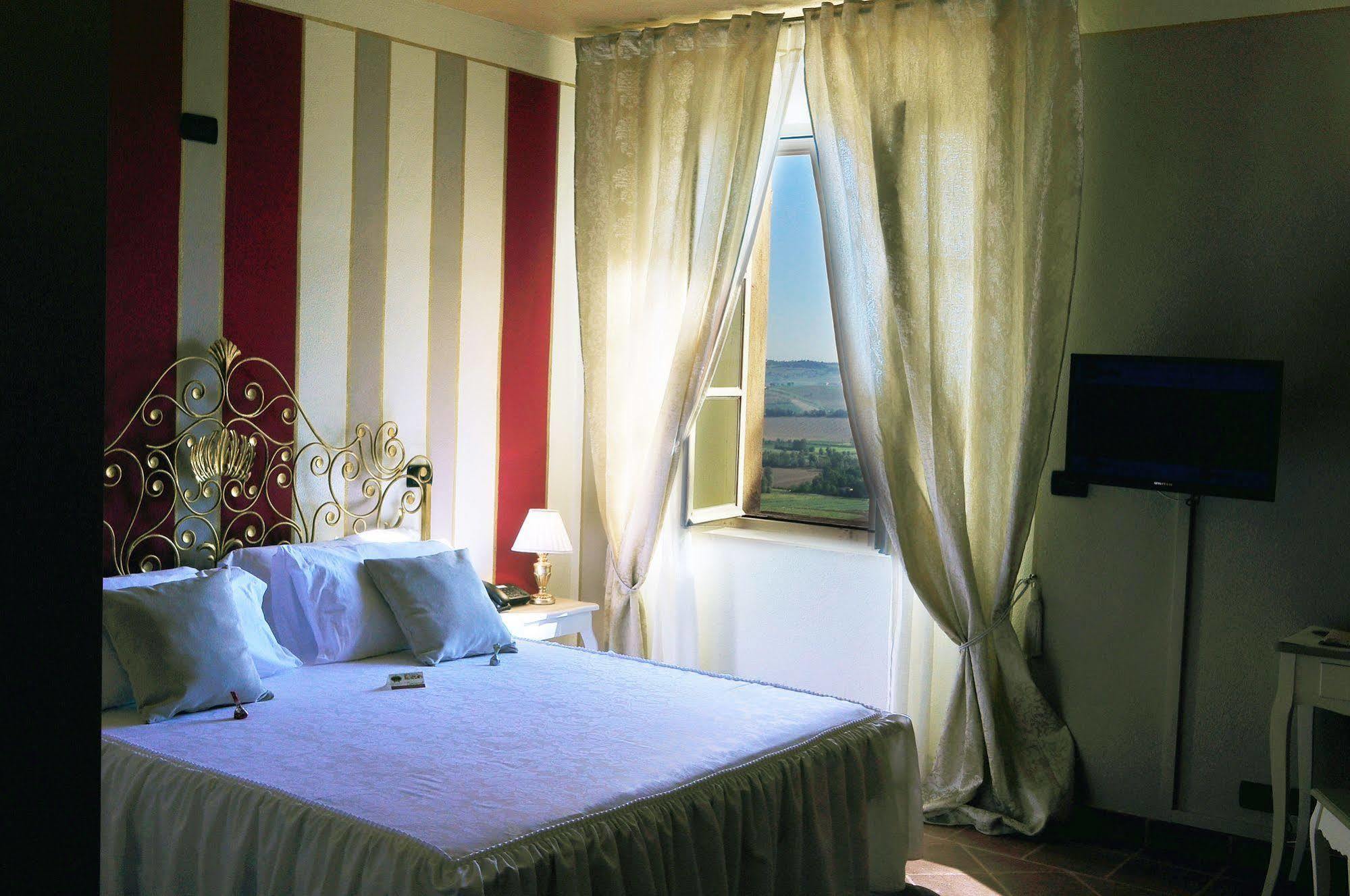 La Foresteria Del Castello - Wellness Hotel In Dimora Storica CastellʼAlfero Екстериор снимка
