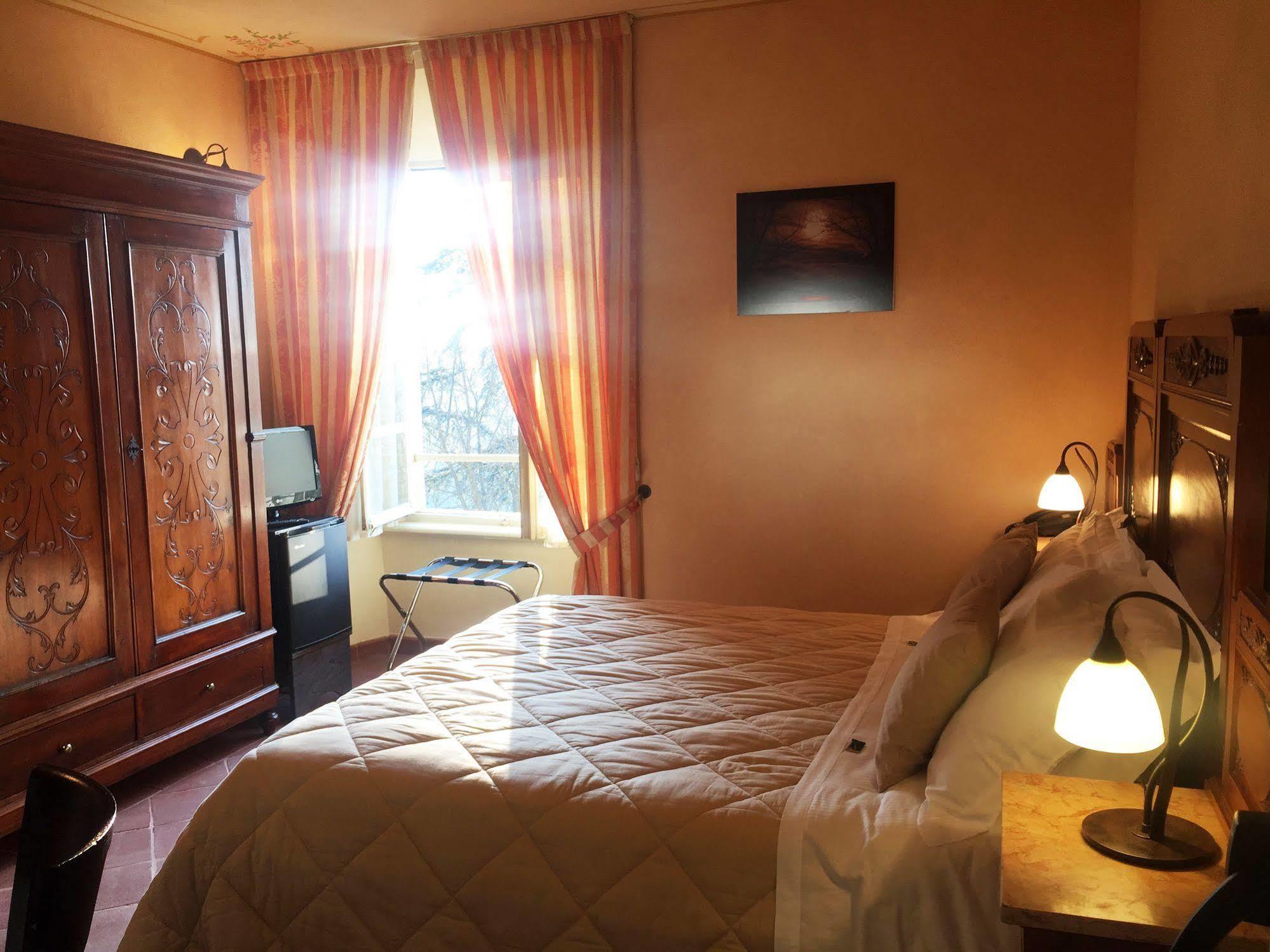 La Foresteria Del Castello - Wellness Hotel In Dimora Storica CastellʼAlfero Екстериор снимка