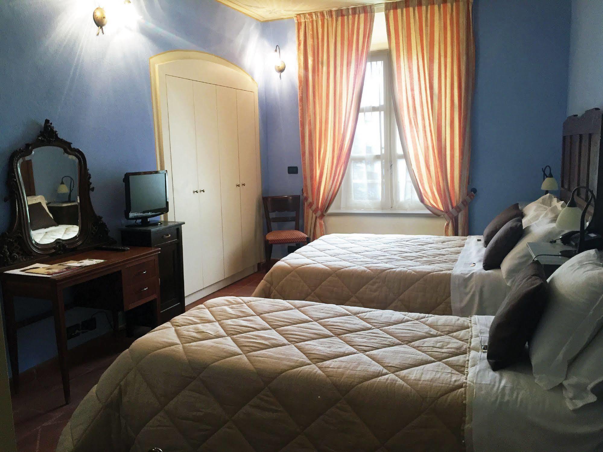 La Foresteria Del Castello - Wellness Hotel In Dimora Storica CastellʼAlfero Екстериор снимка